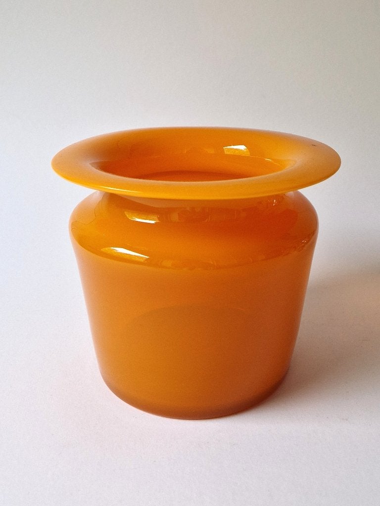 Kosta Boda - Oranje vaas van Erik Höglund - 70s - Gesigneerd, Antiek en Kunst, Ophalen of Verzenden