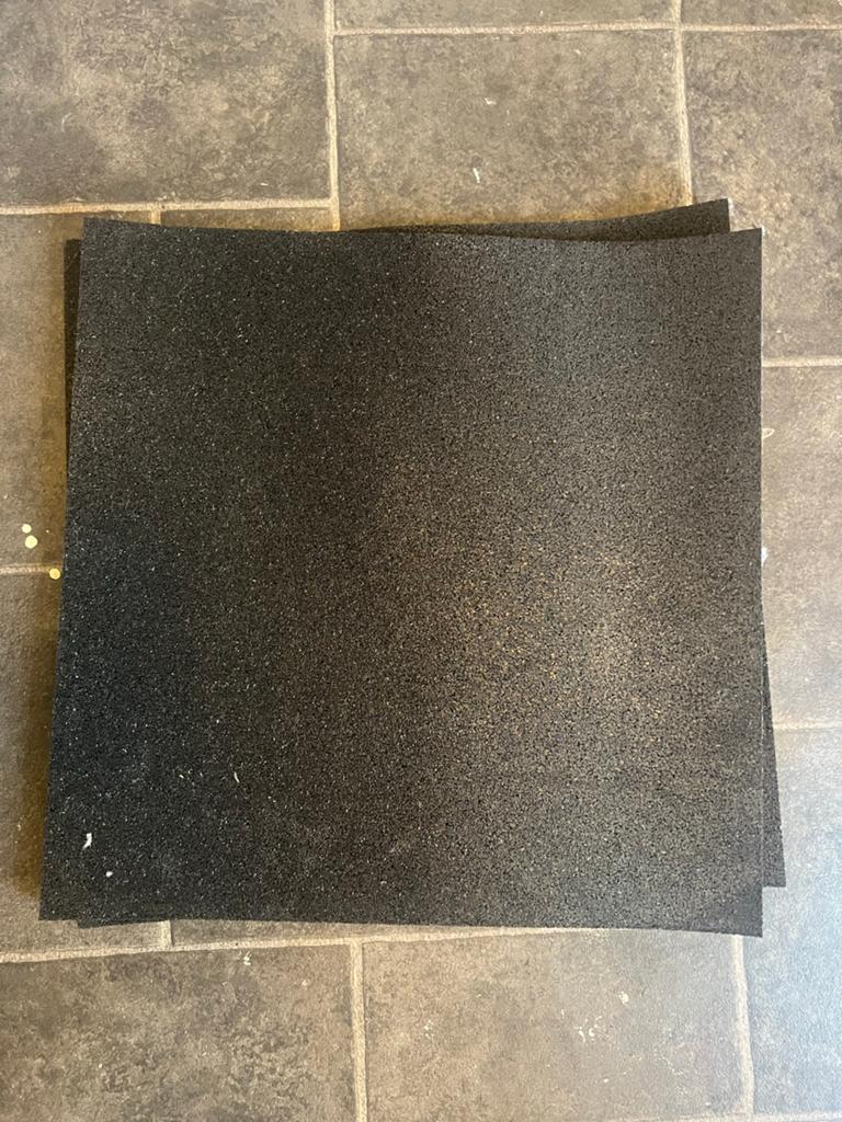 Nieuw! 2 zwarte rubberen tegels (60x60cm, 1,8cm dik), Ophalen, Gebruikt, 50 tot 150 cm, Overige typen