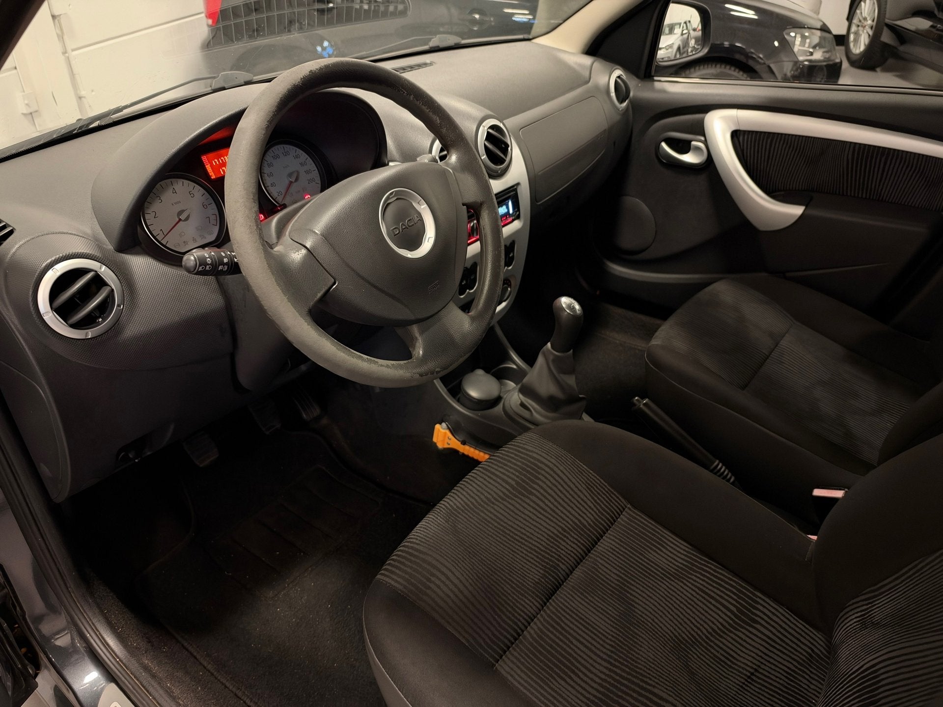 Dacia Logan MCV 1.6-16V Lauréate 7p. Nap Airco Elektrische, Auto's, Stof, Gebruikt, 7 stoelen, Origineel Nederlands