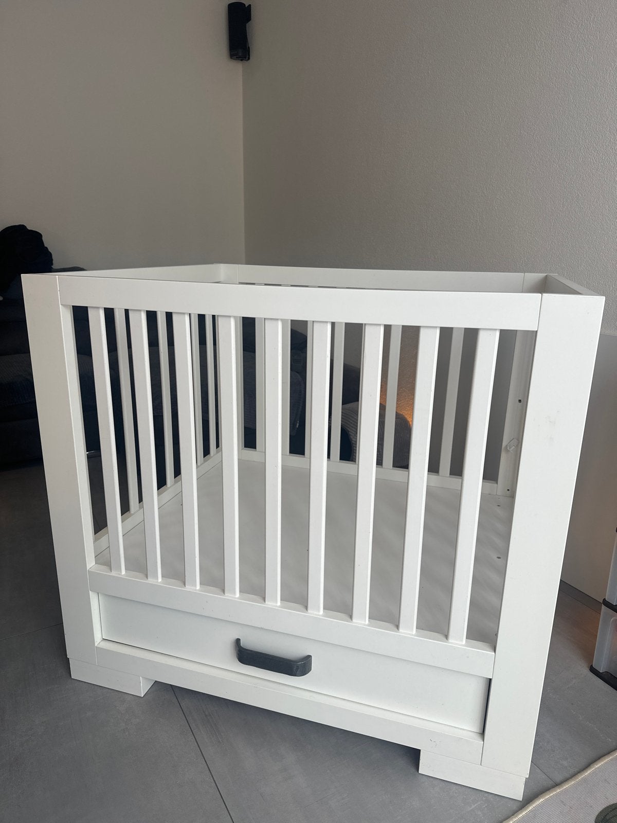 Kidsmill Alaska babybox met lade – wit – mag snel weg, Kinderen en Baby's, Kinderkamer | Bedden, Ophalen, Gebruikt, Minder dan 140 cm