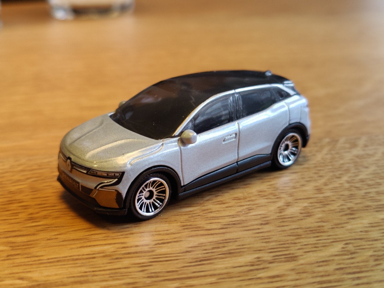 Matchbox Renault Megane ZILVER, Ophalen of Verzenden, Zo goed als nieuw, Auto
