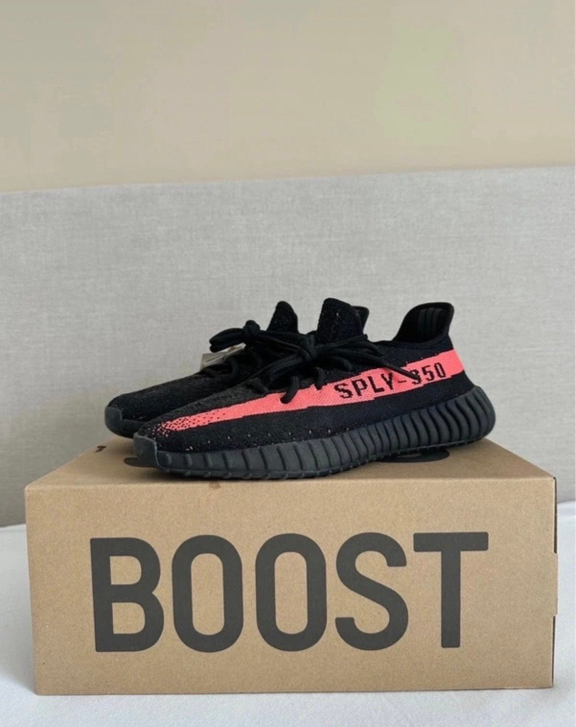 Adidas Yeezy Boost 350 V2 "Bred" - EU 42 2/3 - NIEUW, Kleding | Heren, Ophalen, Nieuw, Zwart, Sneakers of Gympen
