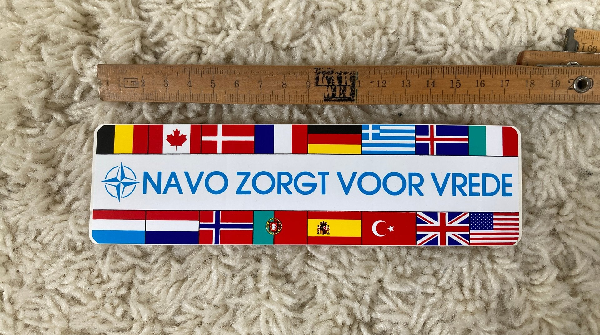 Navo zorgt voor vrede, Ophalen of Verzenden, Zo goed als nieuw