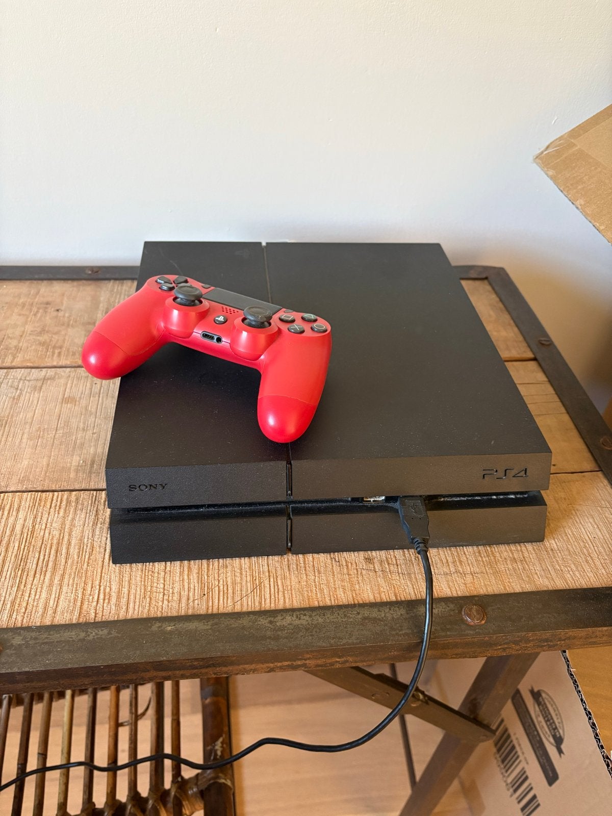 Sony PlayStation 4 met rode controller, 500 GB, Ophalen of Verzenden, Zo goed als nieuw, Met 1 controller