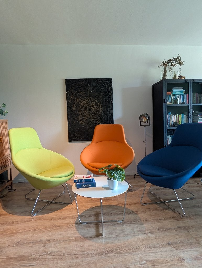 3x Allermuir Conic Lounge Chair + Conic Low Level Table, Ophalen, Zo goed als nieuw, Hout