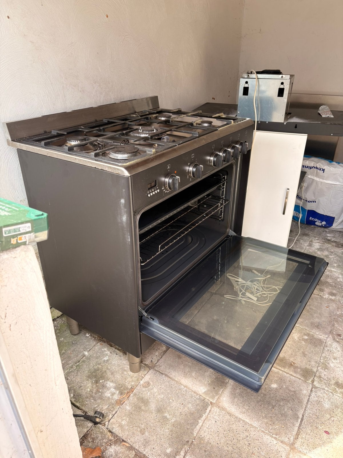 Smeg gasfornuis 90 cm breed zwart, Witgoed en Apparatuur, Fornuizen, Ophalen, Gebruikt, Warmhoudplaat, 60 cm of meer