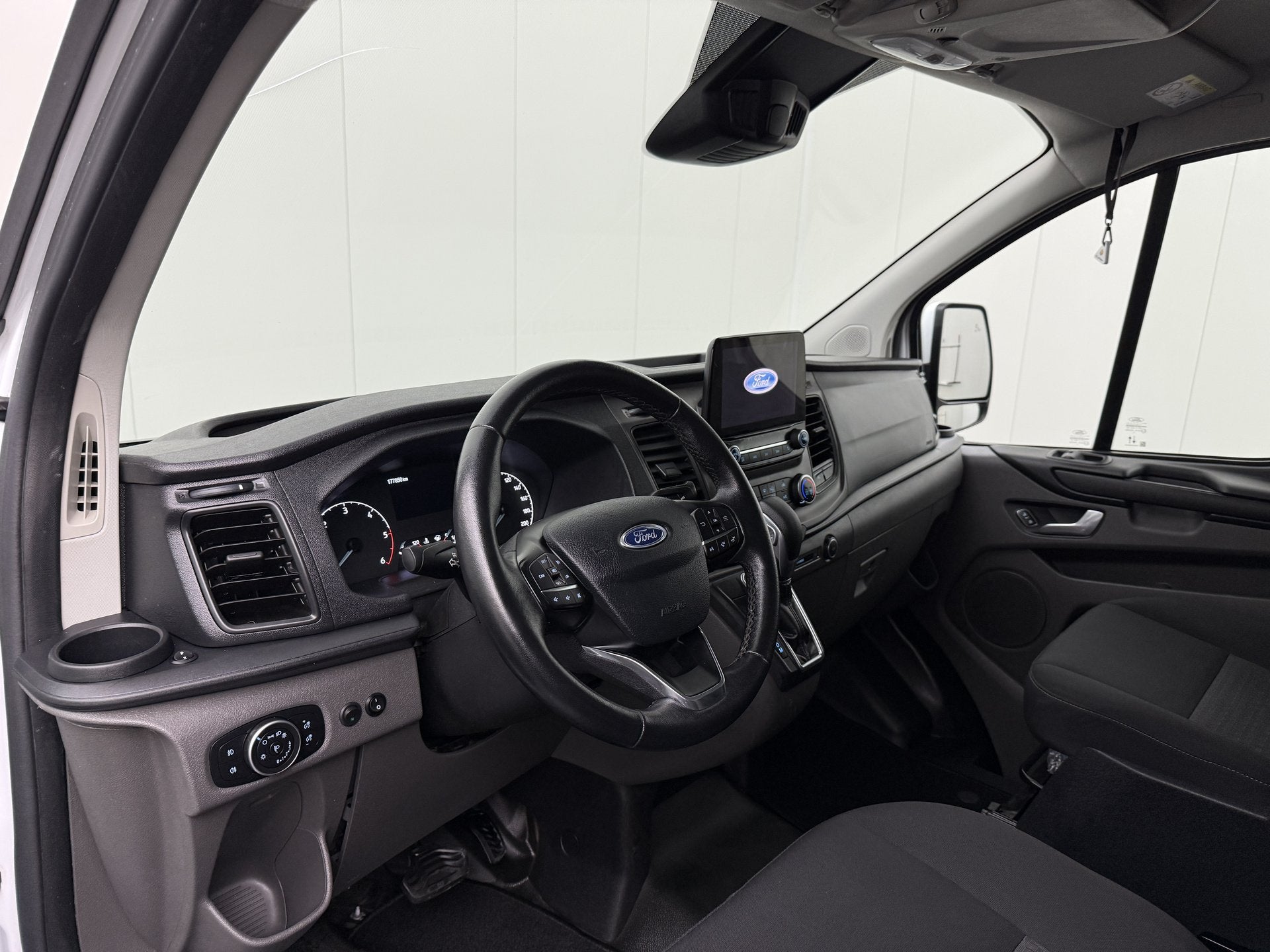 Ford Transit Custom 2.0TDCI 170PK Automaat Lang | Werkplaats, Auto's, Stof, 4 cilinders, Wit, Origineel Nederlands