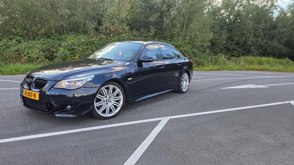BMW 5-Serie 4.8 I 550 270KW AUT 2008 Zwart, Auto's, BMW, Automaat, 4799 cc, Zwart, Particulier