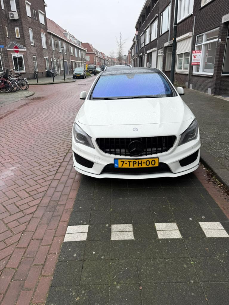 Mercedes-Benz CLA 200 AppleCarplay, Pano, Automaat, 715 kg, Wit, Particulier, Sedan