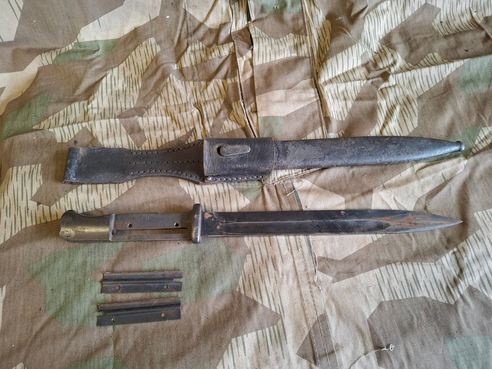 Duitse K98 bajonet 1943 gemarkeerd, Ophalen of Verzenden, Duitsland, Mes of Dolk