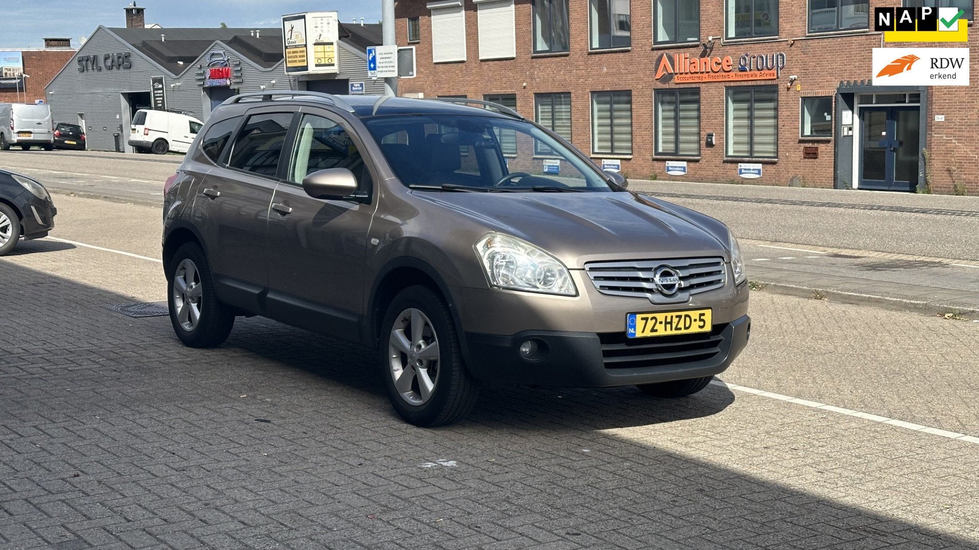 Nissan Qashqai +2 2.0 Tekna, Auto's, Dealer onderhouden, Gebruikt, 4 cilinders, Bruin