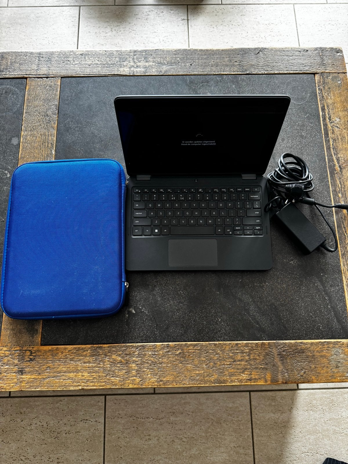Dell Latitude 3120 laptop met hoes en oplader, Ophalen, Gebruikt, 14 inch, 2 tot 3 Ghz