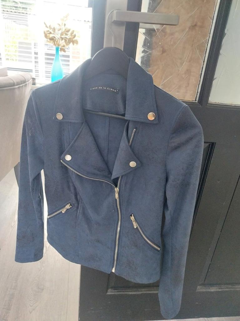 Blauw biker jasje suède maat XS merk Creme de la creme, Kleding | Dames, Blauw, Nieuw, Ophalen of Verzenden, Jasje