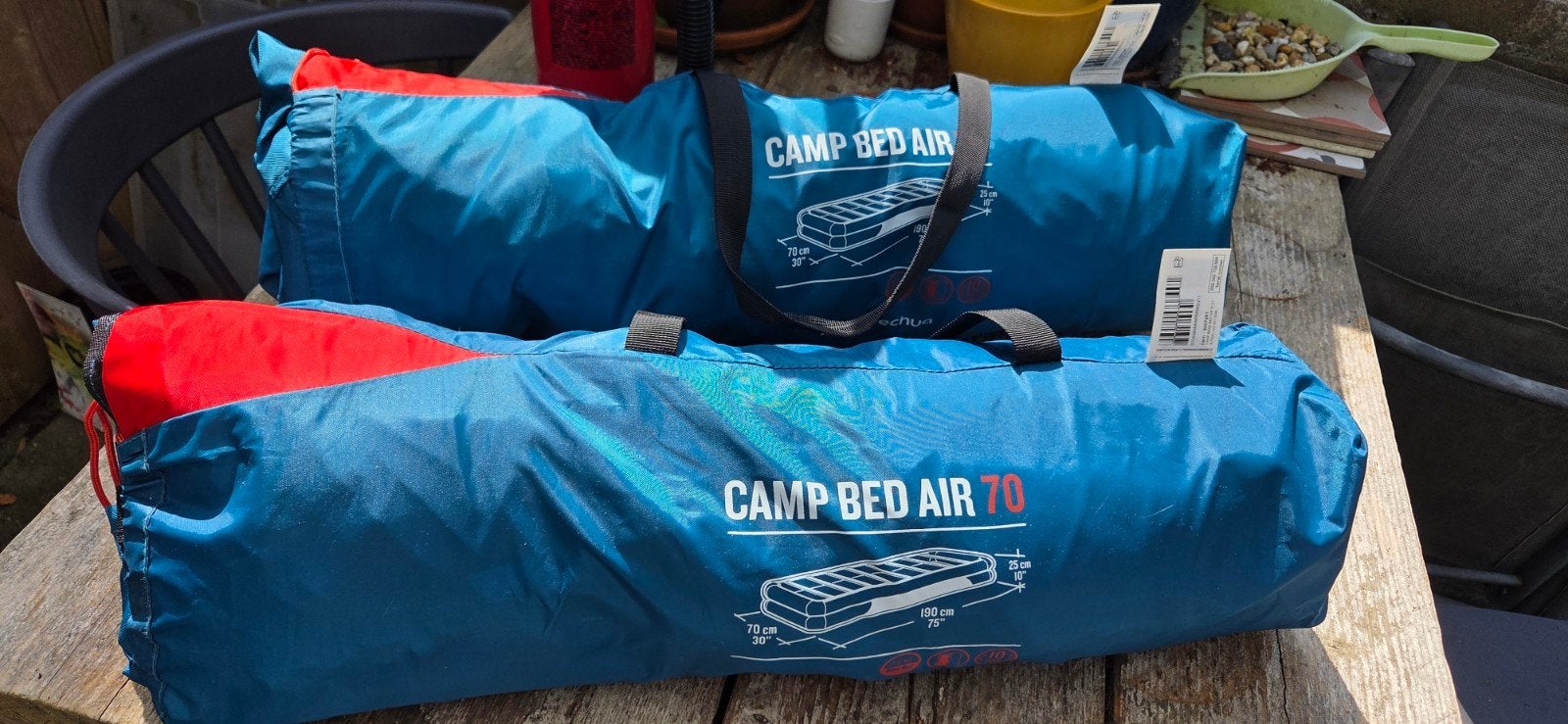 2x Decathlon Camp Bed Air 70 + Pomp - Zo goed als nieuw, Caravans en Kamperen, Luchtbedden, Ophalen of Verzenden, Zo goed als nieuw