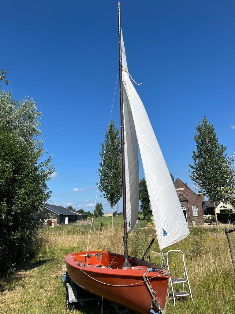 Leuke zeilboot in prima staat met 4PK buitenboord én trailer, Watersport en Boten, Open zeilboten, Ophalen, 4 m, 4 pk, Overige typen