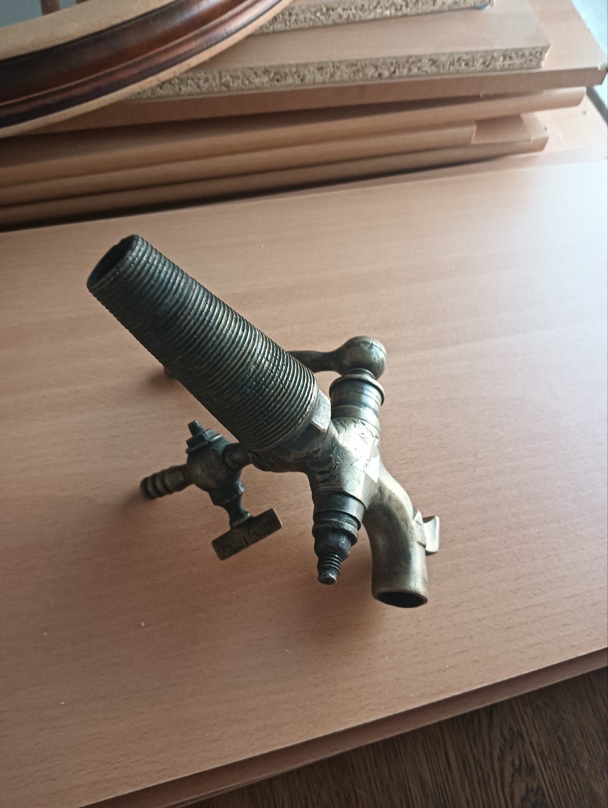 Antieke bronzen tapkraan, Ophalen