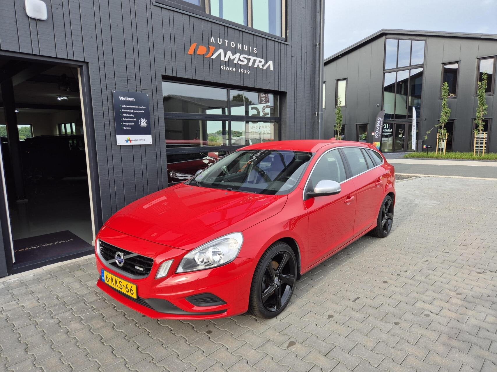 Volvo V60 1.6 T3 R-Design|Trekhaak|Navi|Airco|Cruise|, Voorwielaandrijving, 15 km/l, Gebruikt, 4 cilinders