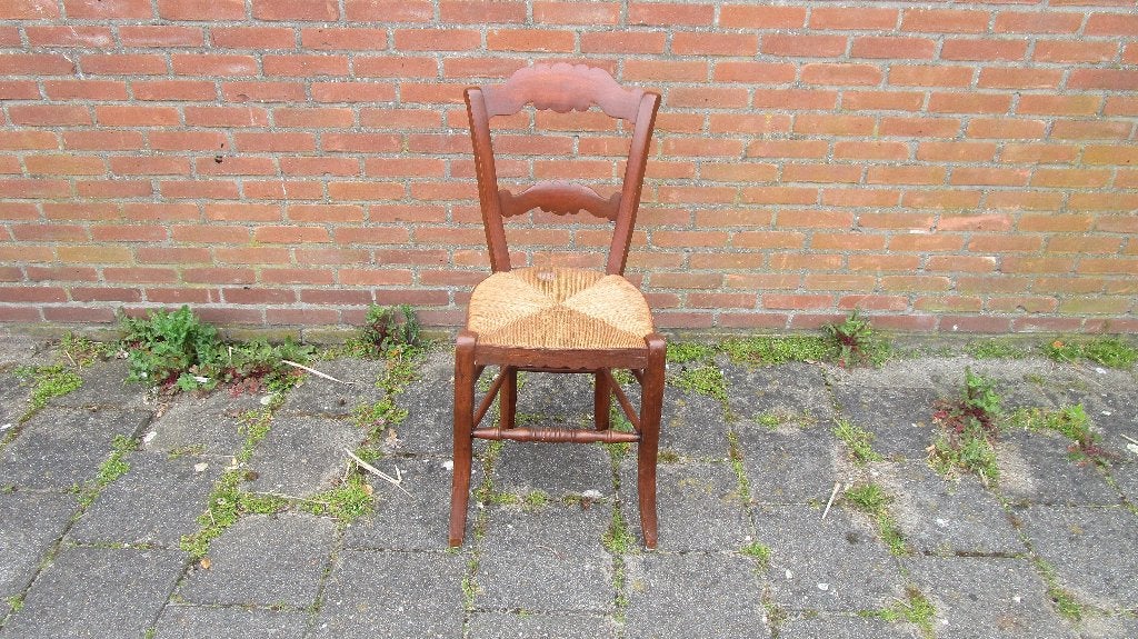 Antieke houten stoel met rieten zitting, Huis en Inrichting, Ophalen, Gebruikt, Bruin, Hout