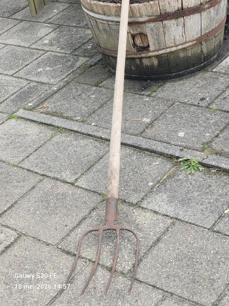 Mestvork met lange steel, Ophalen, Zo goed als nieuw