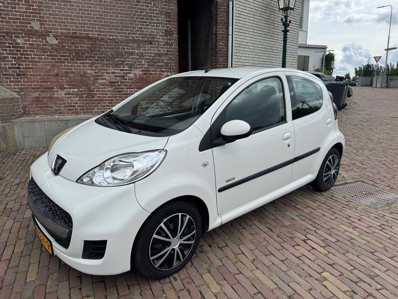 Peugeot 107 1.0-12V Millesim 200 38-PBH-9, Voorwielaandrijving, Euro 5, Gebruikt, 4 stoelen