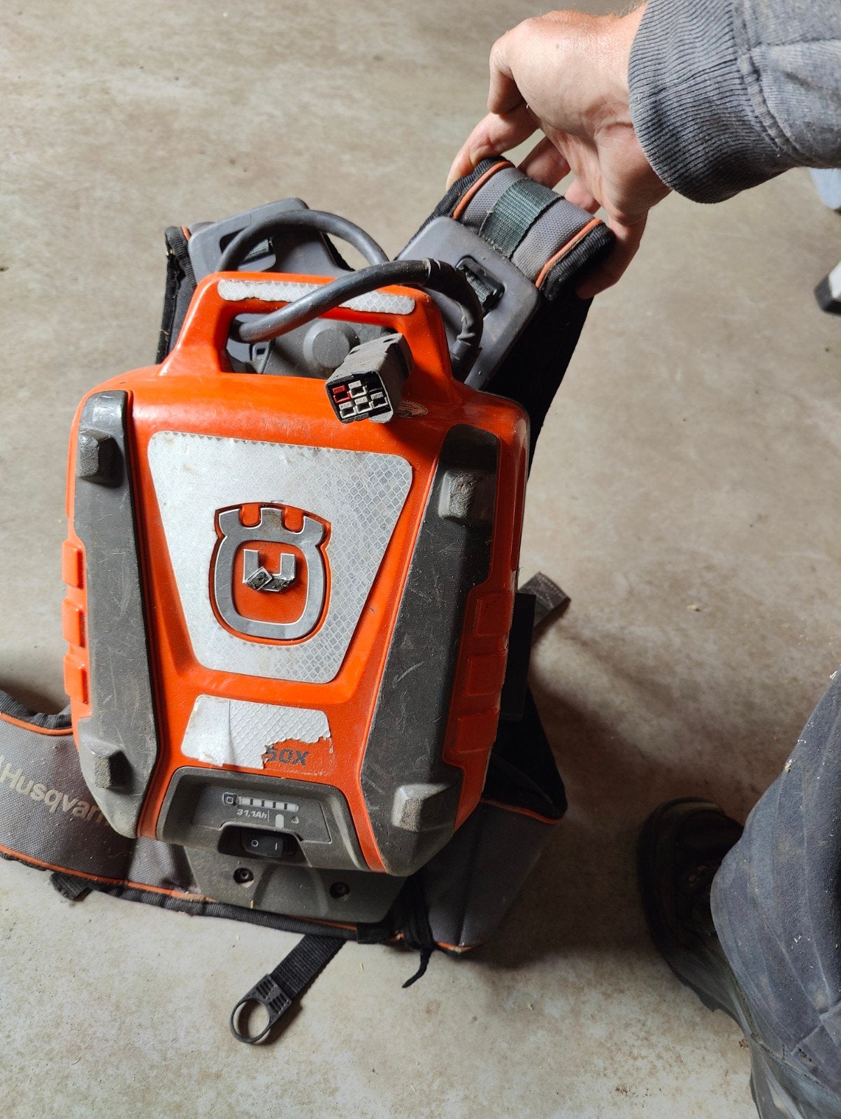 Husqvarna BLi950X Accu met lader en rugzak, Ophalen, Gebruikt