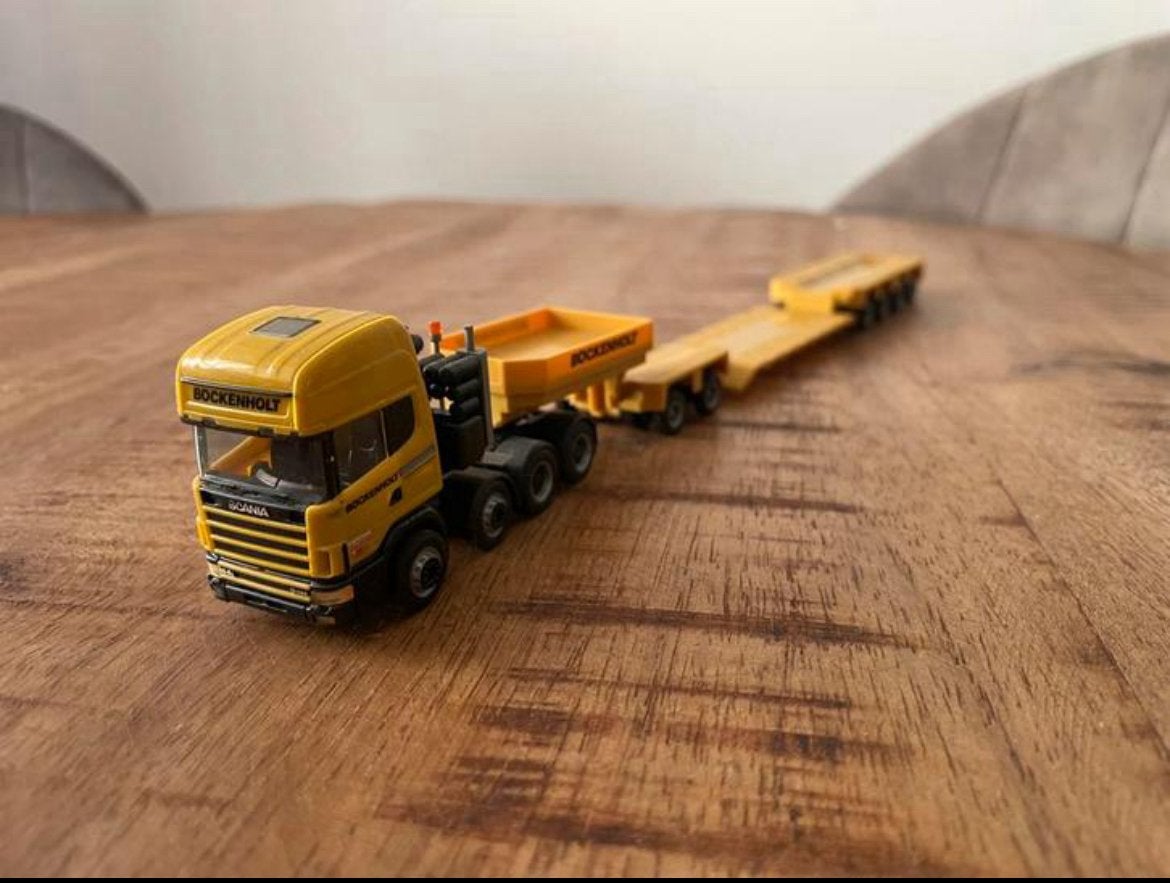 Herpa Scania 164L 8x4 met dieplader böckenholt, Ophalen of Verzenden, Zo goed als nieuw, Bus of Vrachtwagen, Herpa