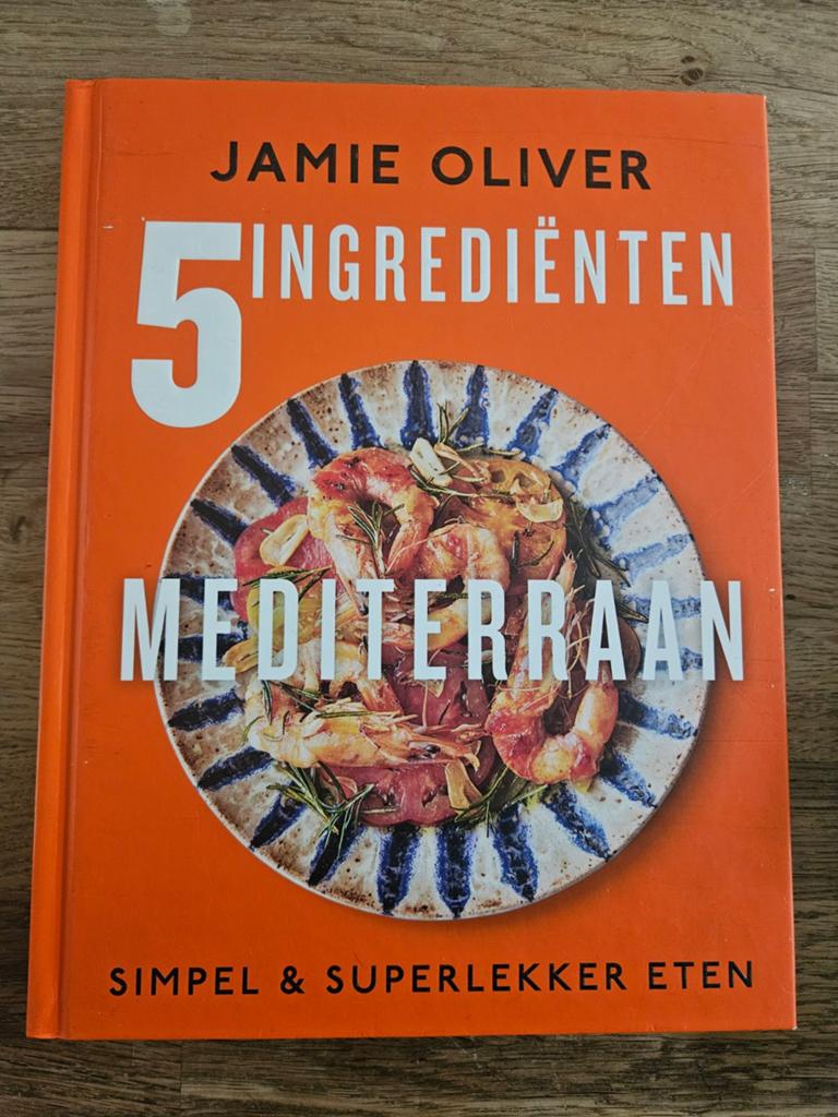 Jamie Oliver: 5 Ingrediënten Mediterraan Kookboek, Boeken, Kookboeken, Gelezen, Hoofdgerechten, Ophalen of Verzenden, Jamie Oliver