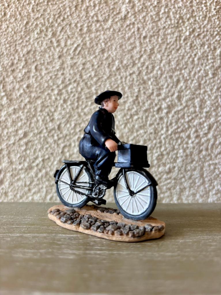 Luville pastoor op fiets, Diversen, Kerst, Ophalen of Verzenden, Zo goed als nieuw