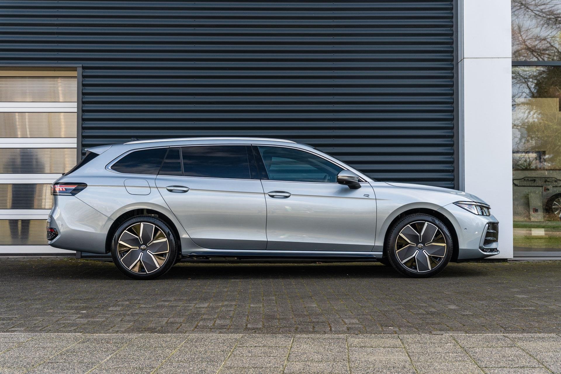 Volkswagen Passat Variant 1.5 eHybrid 204pk R-Line Edition |, Auto's, Volkswagen, 12 maanden, Stof, 4 cilinders, 150 min