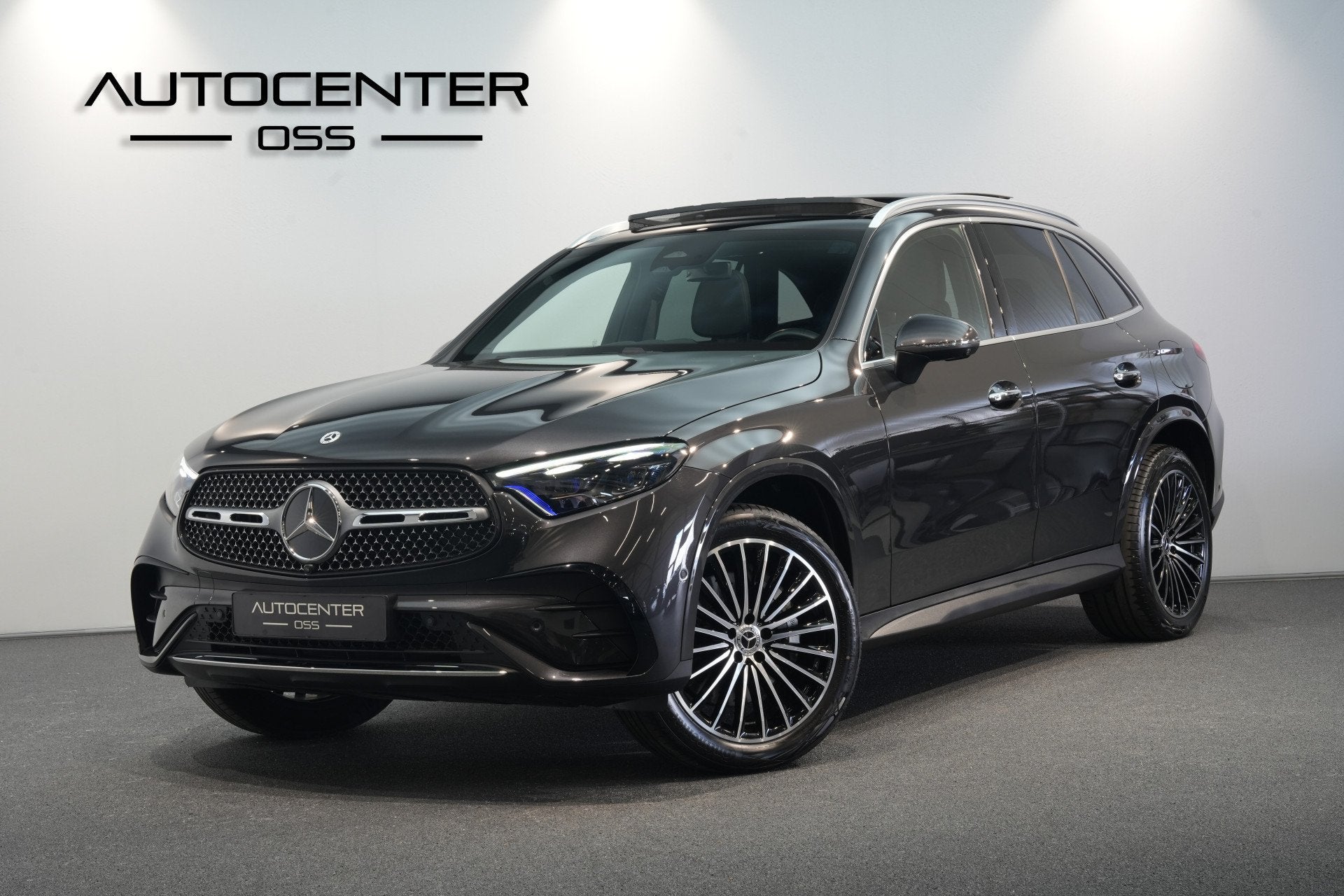 Mercedes-Benz GLC 400e 4MATIC AMG Premium+  TREKHAAK, Auto's, Automaat, Gebruikt, Zwart, Vierwielaandrijving