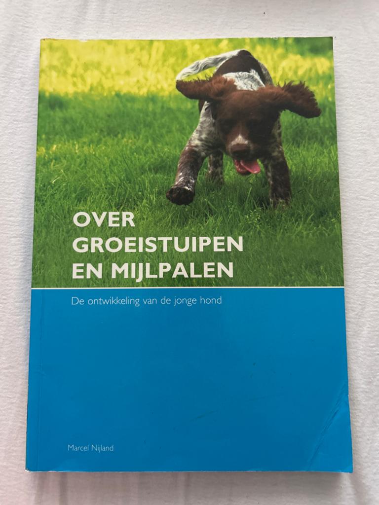 Over Groeistuipen en Mijlpalen - De ontwikkeling van de jong, Ophalen of Verzenden, Gelezen, Honden