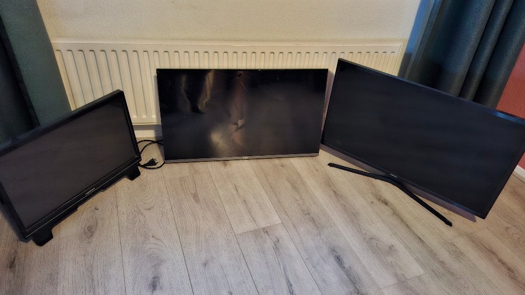Diverse beeldschermen te koop, 2 kapot, Gaming, Ophalen of Verzenden, DisplayPort, Onbekend
