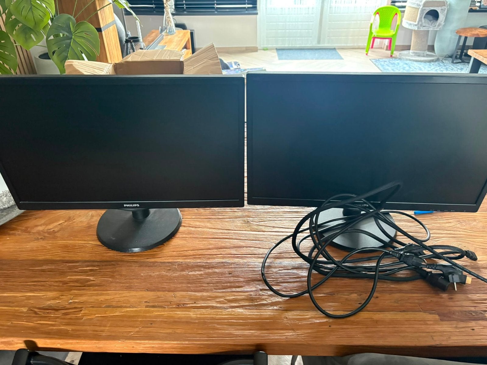 Twee Philips monitoren: 22 inch en 24 inch Full HD, Ophalen, Full HD, 60 Hz of minder, Gebruikt