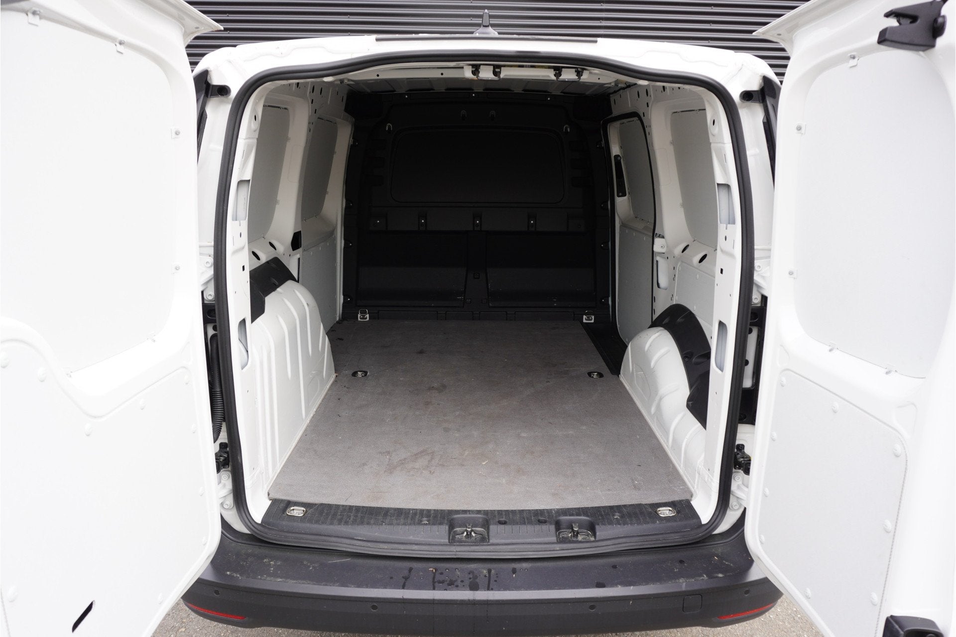 Volkswagen Caddy Cargo Maxi 102pk Apple Carplay digitaal Das, Auto's, Voorwielaandrijving, Stof, Gebruikt, 4 cilinders