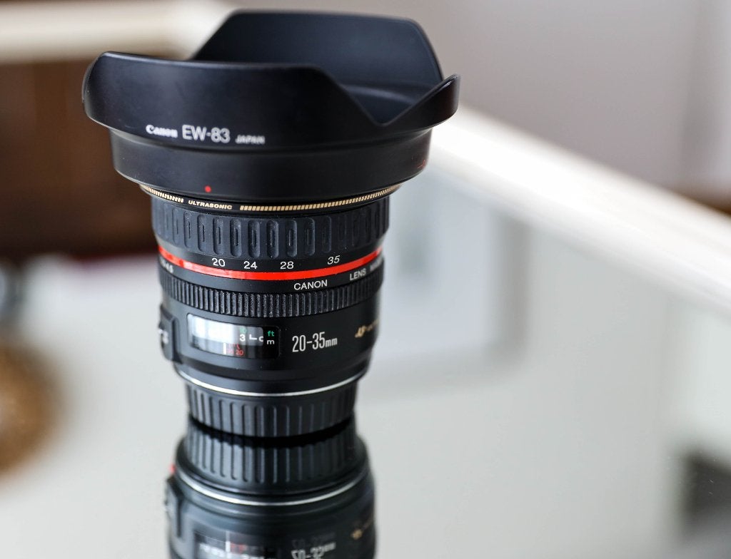 Canon EF 20-35mm USM-objectief, inclusief zonnekap., Ophalen, Canon, Zonnekap, Groothoeklens
