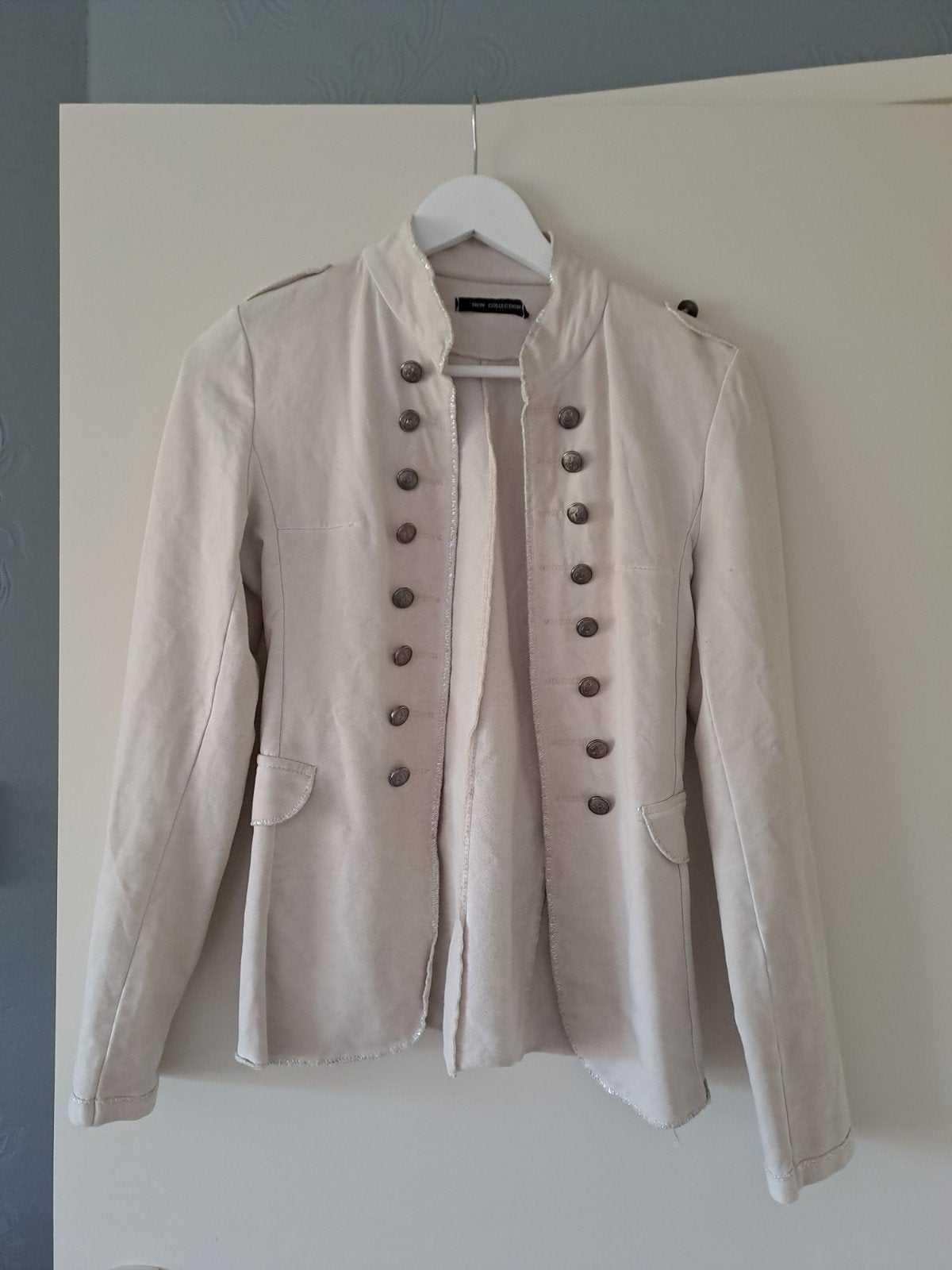 Jasje - maat 38 - New Collection, Maat 38/40 (M), Verzenden, Beige, Zo goed als nieuw