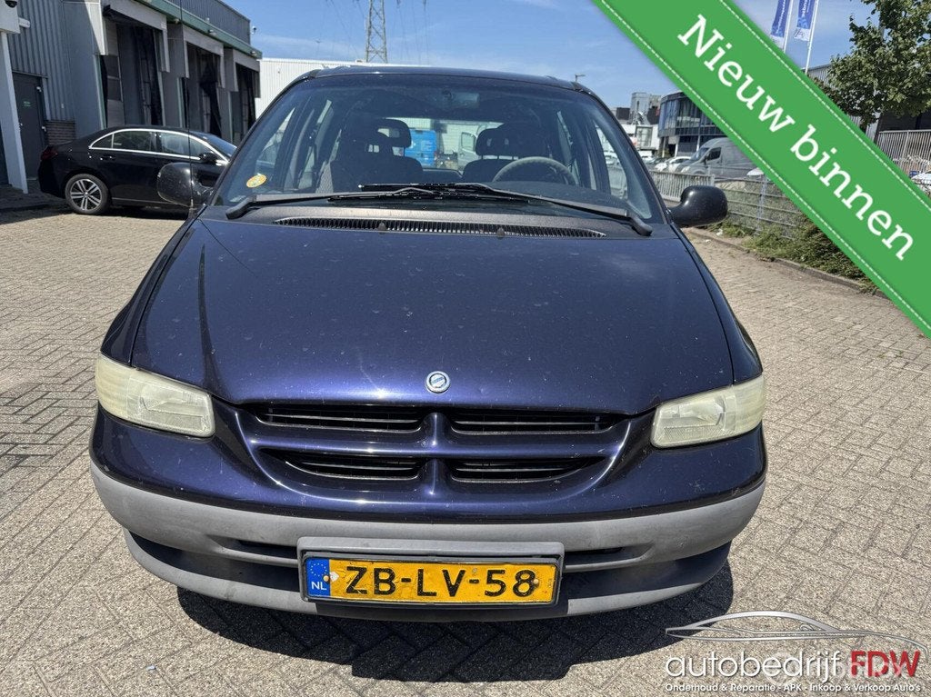 Chrysler Voyager 2.4i SE/7PERSOONS/AIRCO KOUD/NAP/TREKHAAK., Auto's, Chrysler, 450 kg, Gebruikt, 4 cilinders, 150 pk