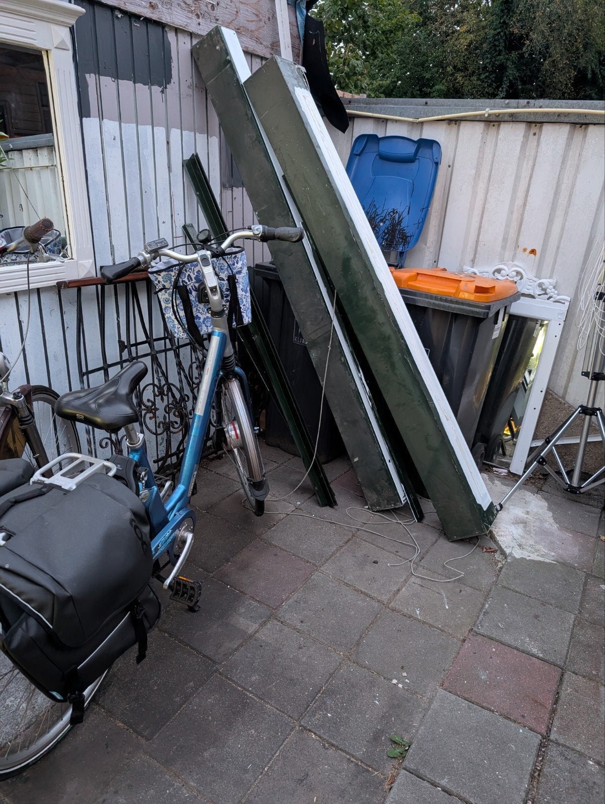 Twee handmatig bediende rolluiken, diverse afmetingen, Ophalen, Gebruikt, Wit, 200 cm of meer