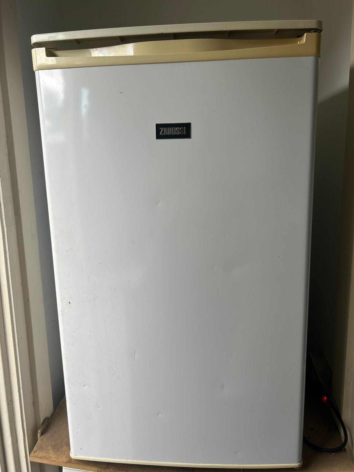 Tafelmodel koelkast, Witgoed en Apparatuur, Vriezers en Diepvrieskisten, Ophalen, Zo goed als nieuw, Minder dan 60 cm, 85 tot 120 cm