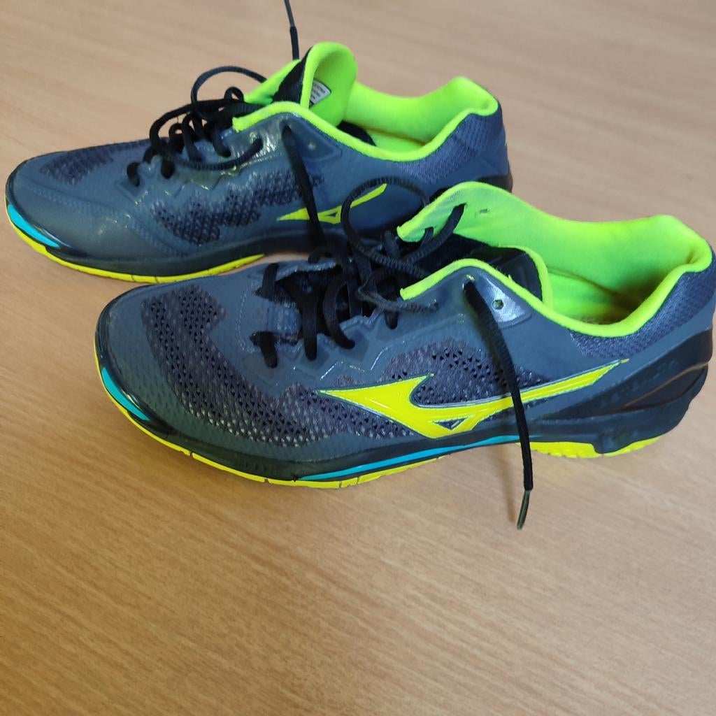 Mizuno sportschoenen, indoor, maat 42,5 bijna nieuw, Ophalen of Verzenden, Zo goed als nieuw