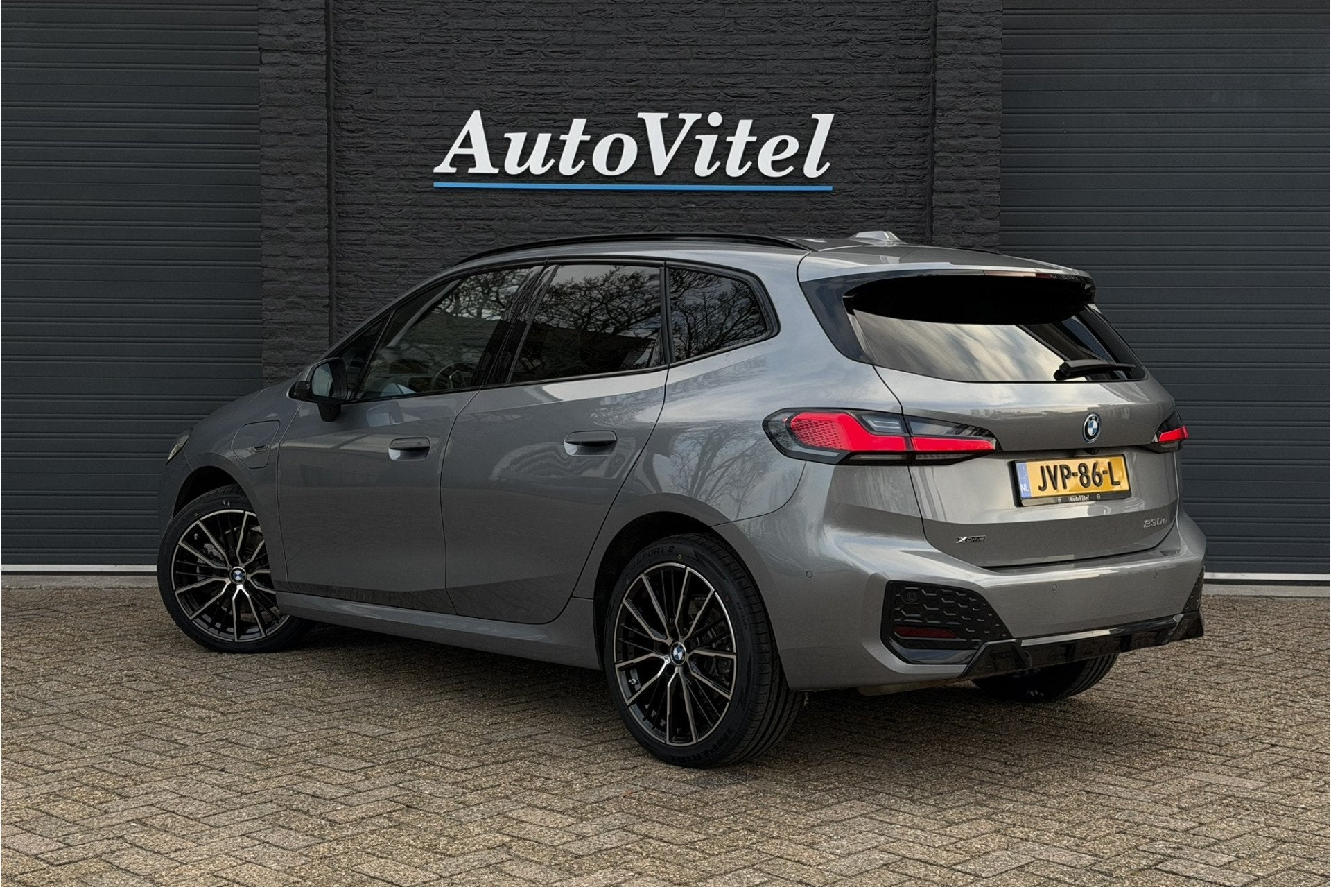 BMW 2 Serie 230e xDrive 326 PK M-Sport | Panodak | Head-up |, Auto's, Automaat, Automatische klimaatregeling, Gebruikt, Zwart