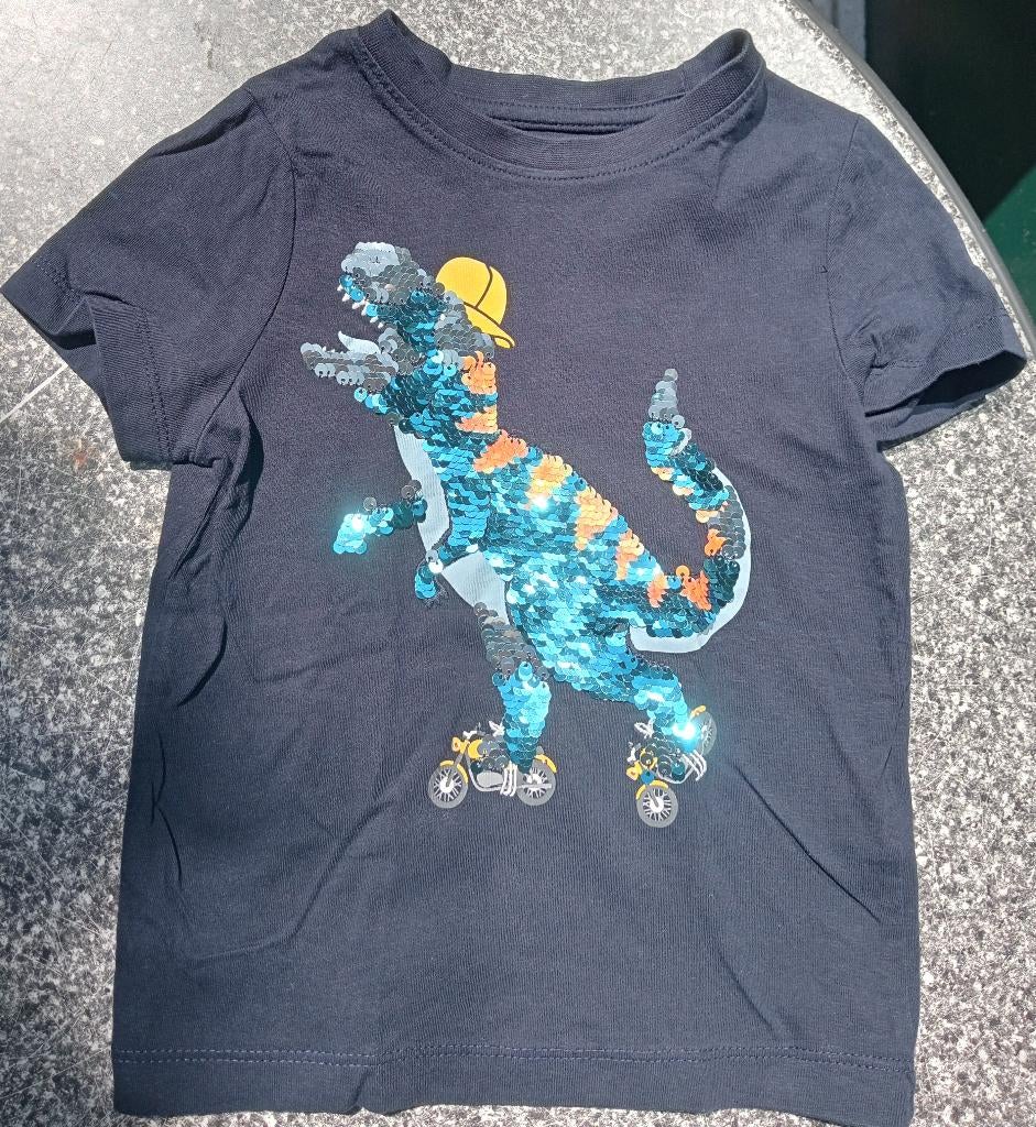 T-shirt dinosaurus (pailletten) maat 104, C&A, Ophalen of Verzenden, Zo goed als nieuw, Shirt of Longsleeve