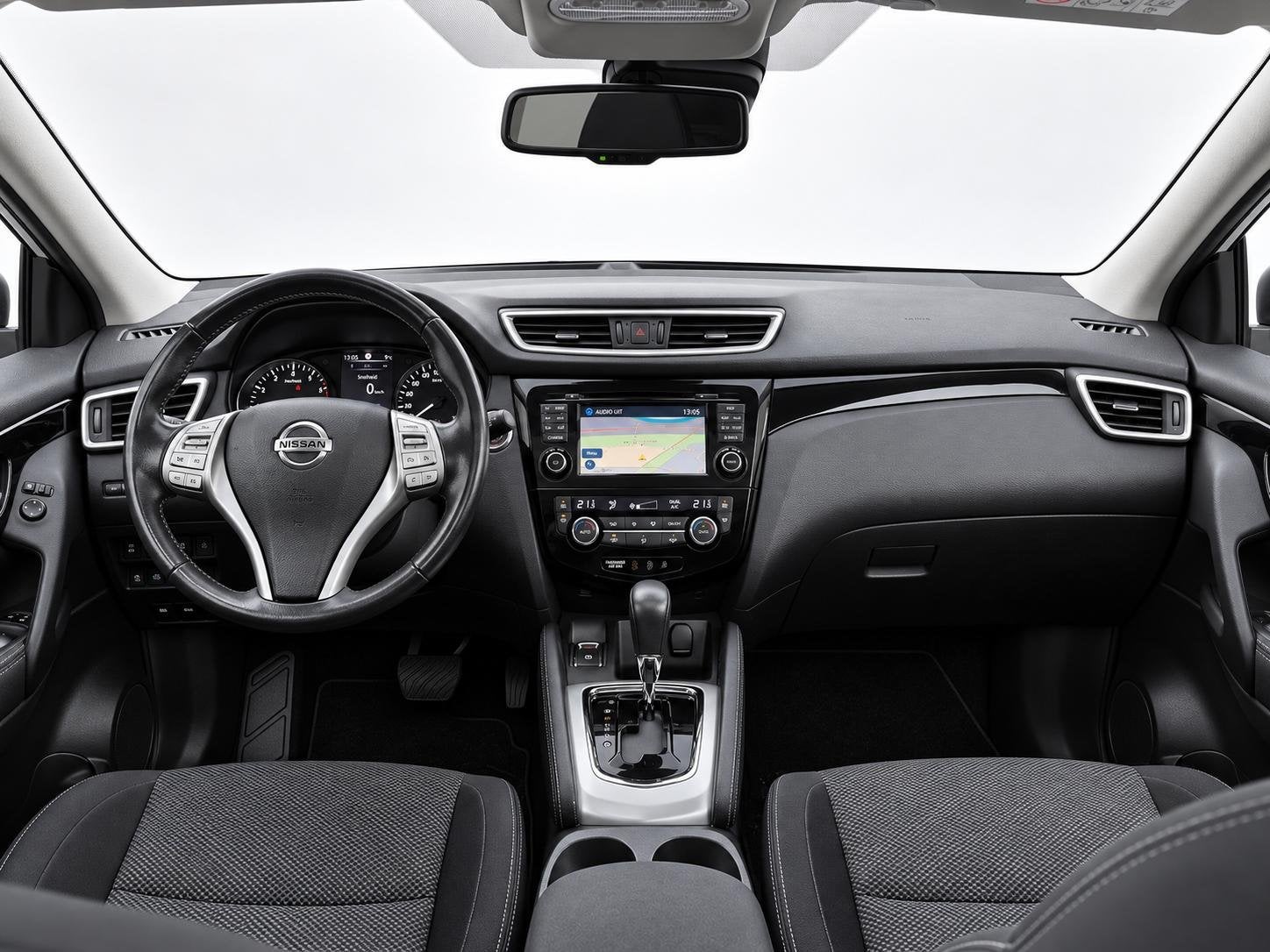 Nissan Qashqai 1.2| 360"Camera|Pano|Design-pack|CruiseContro, Stof, Gebruikt, 4 cilinders, Met garantie (alle)