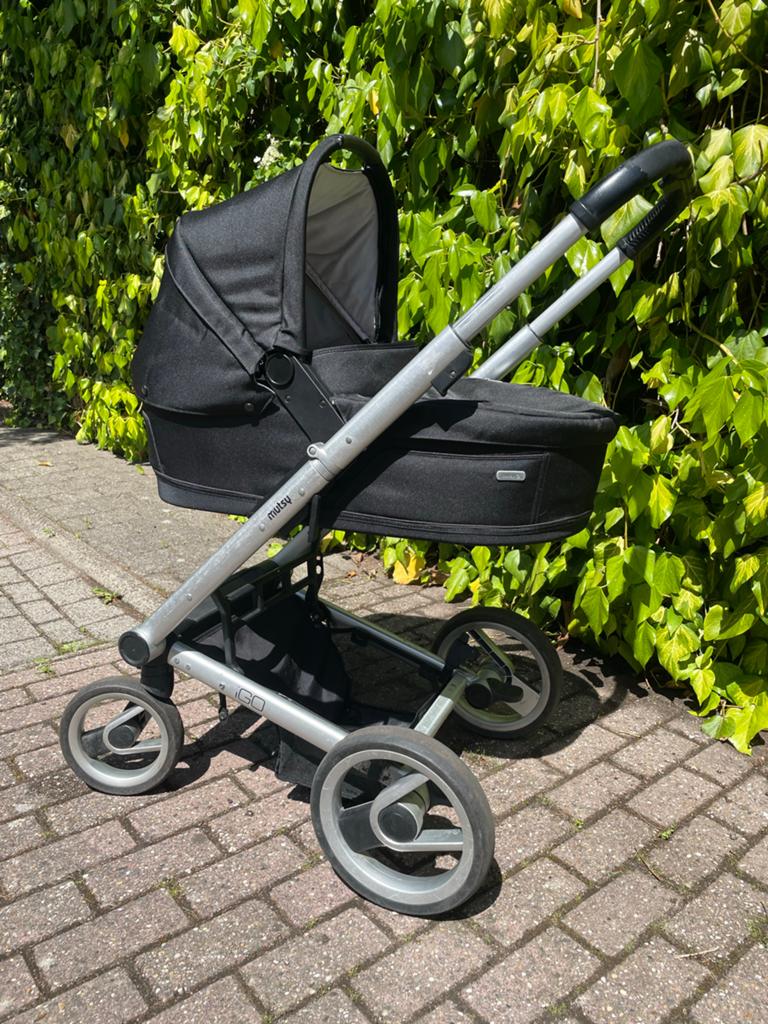 Mutsy Igo Combiwagen met Reiswieg en Bannini Meerijdplankje, Ophalen, Gebruikt, Combiwagen, Met reiswieg