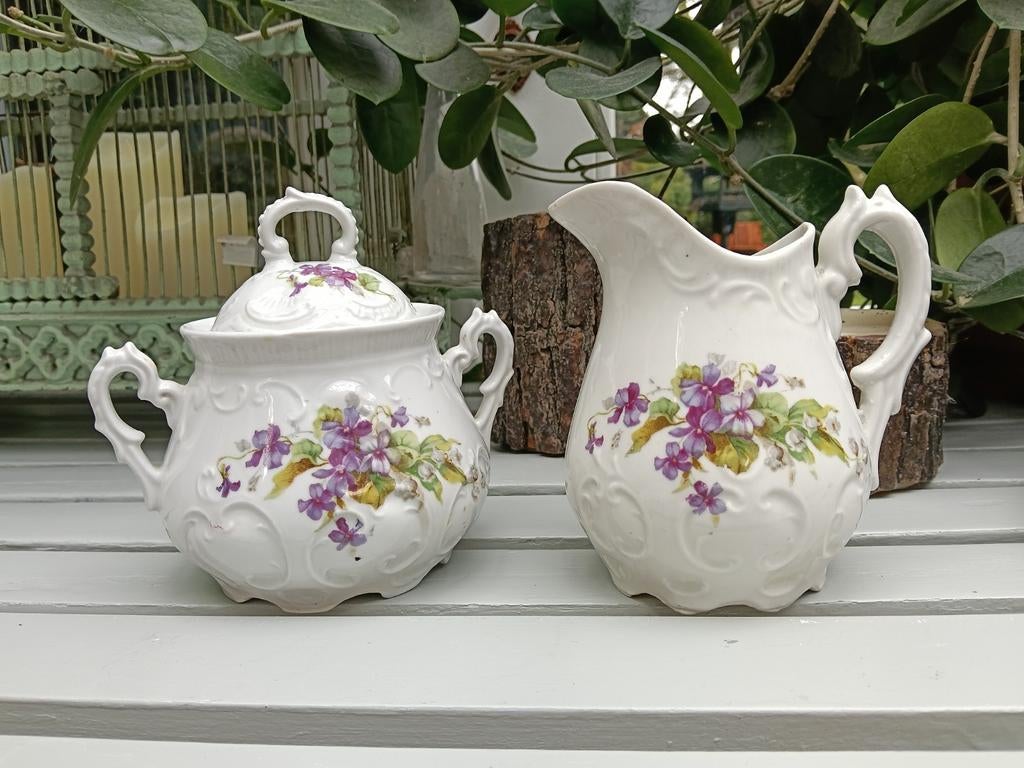 Mooi groot antiek roomstel viooltjes en lelietjes, Ophalen of Verzenden