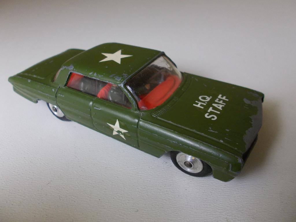 1964 Corgi Toys 358 OLDSMOBILE 88. HQ STAFF CAR + 4 FIGURES!