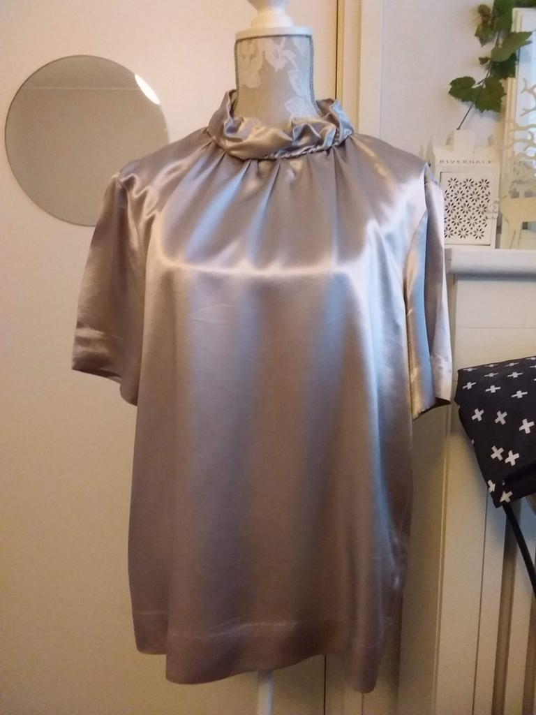 Cos. Grijze top/blouse. Maat 44, Maat 42/44 (L), Ophalen of Verzenden, Zo goed als nieuw, Korte mouw