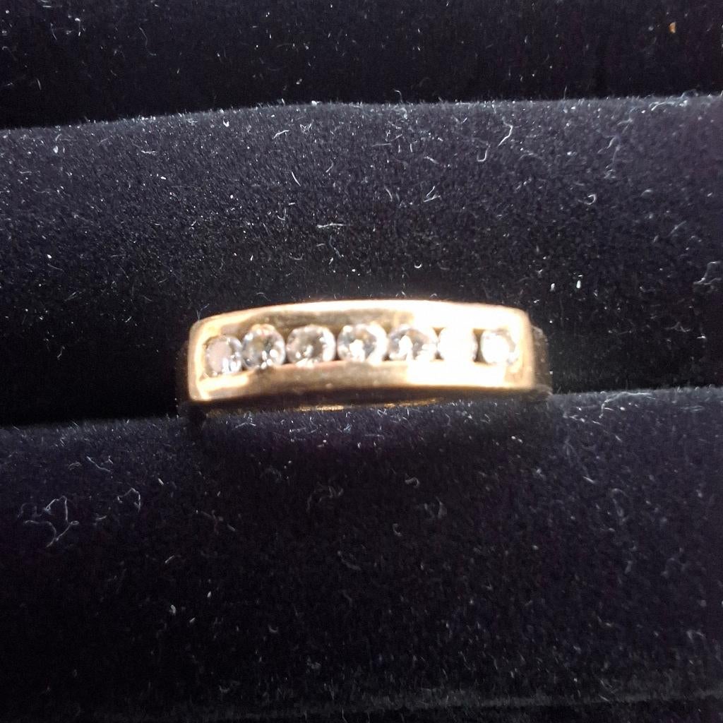 18 karaat gouden ring met 7 briljantjes, Ophalen of Verzenden, Met edelsteen, Dame, Goud