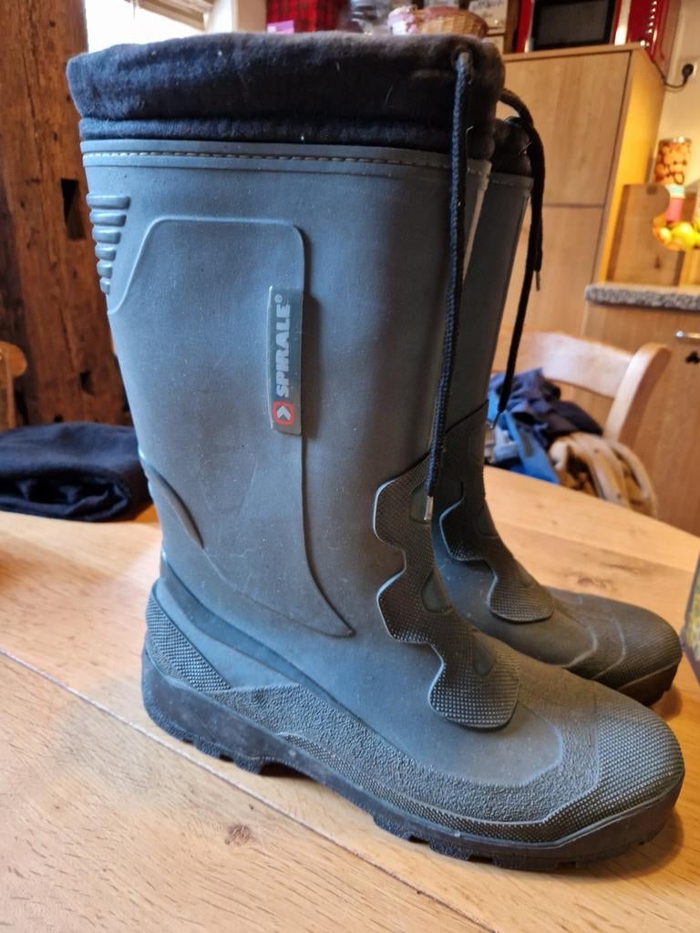 GEVOERDE LAARZEN MAAT 47, Ophalen of Verzenden, Zo goed als nieuw, Zwart, Boots
