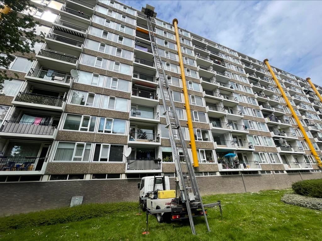 Foto 16 van Verhuislift huren | Ladderlift / Meubellift met bediening